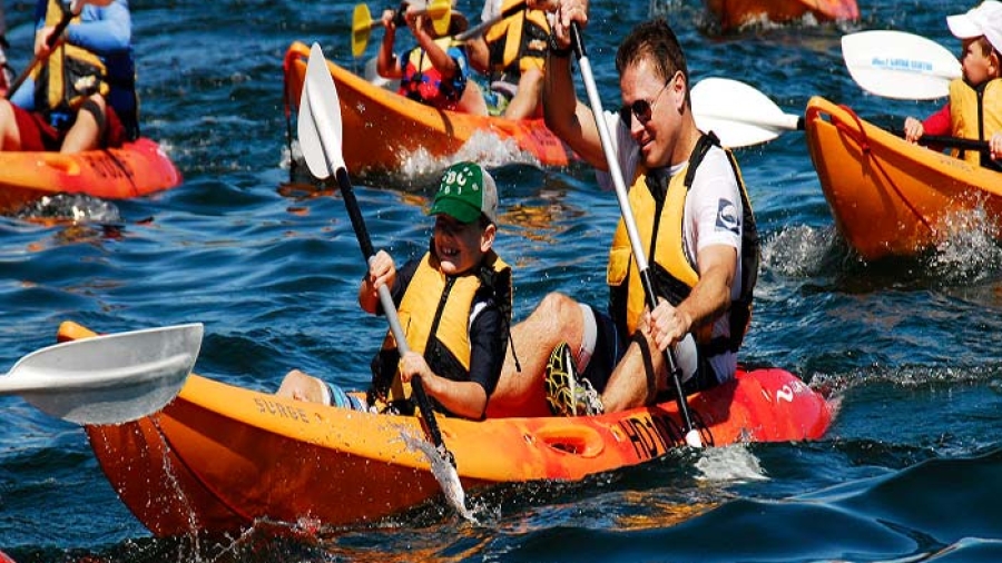 Trải nghiệm hoạt động chèo thuyền kayak độc đáo, ấn tượng